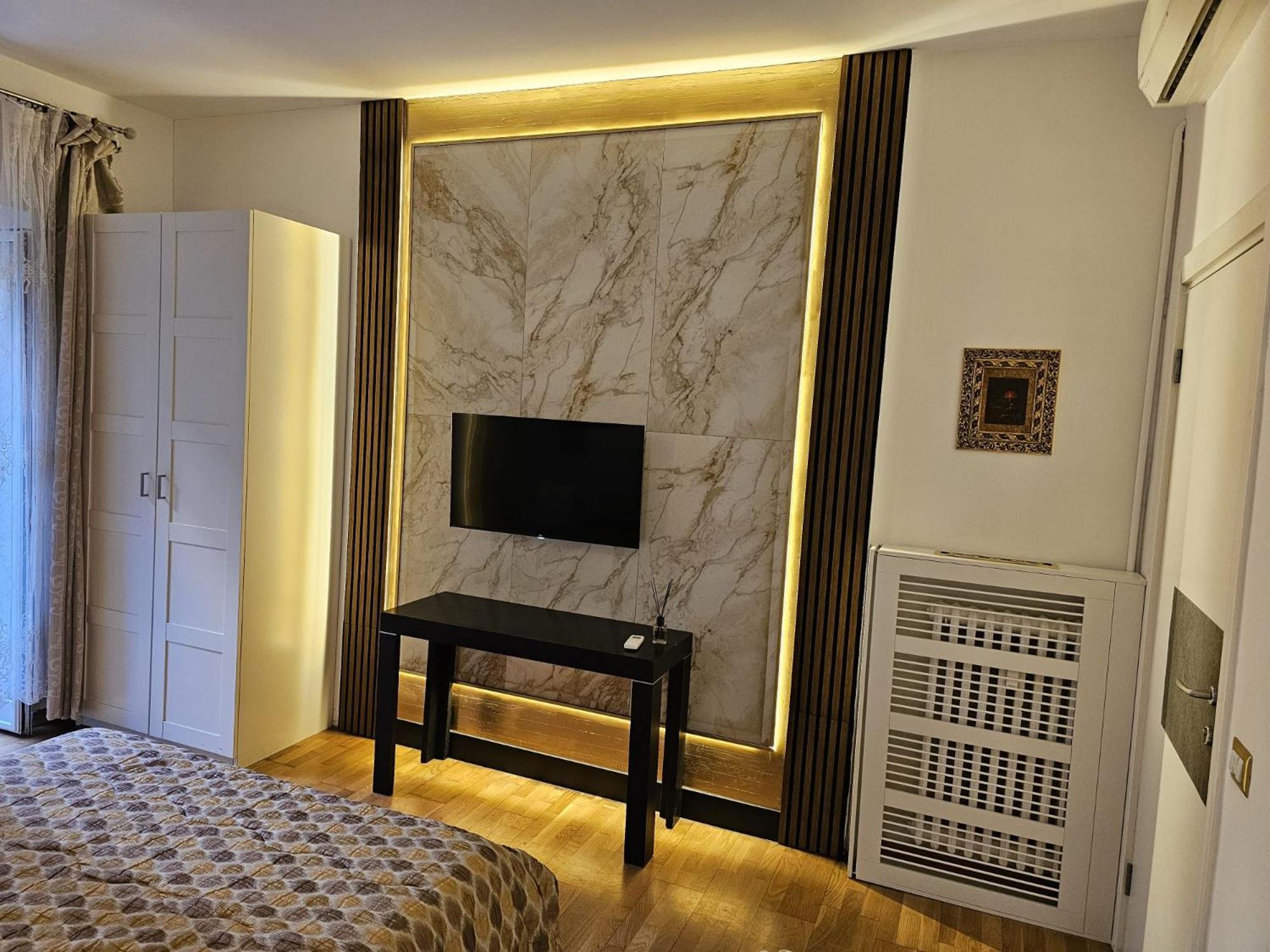 Astoria Golden House, Rome